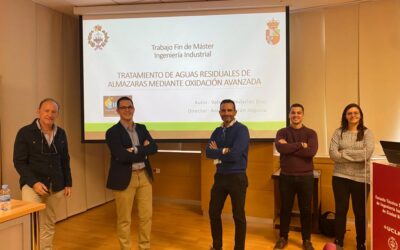Valentín Andarias presenta su Trabajo Fin de Master dirigido por el profesor Durán del grupo IMAES. El estudio de investigación ha tenido como objetivo la caracterización y tratamiento foto-Fenton UV-C/solar de aguas residuales de un Planta productora de aceite.